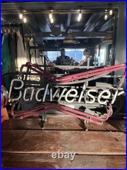 Budweiser Neon Bar Sign Beer Breweriana Collectible Lighted Wall Decor Sign
