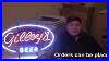 Mickey-Gilley-Talks-About-The-New-Gilley-S-Neon-Beer-Sign-01-reih